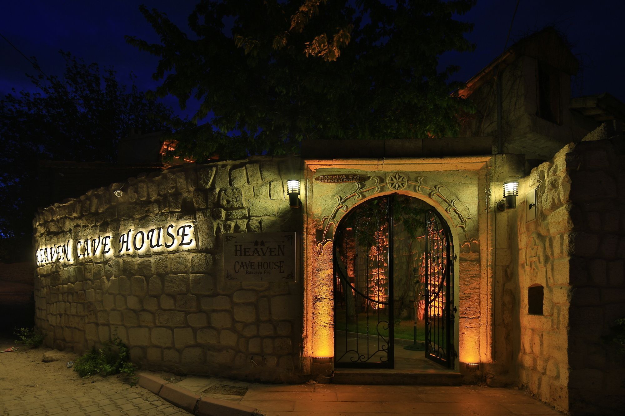 Heaven Cave House - Razziya Evi Panzió Ürgüp Kültér fotó